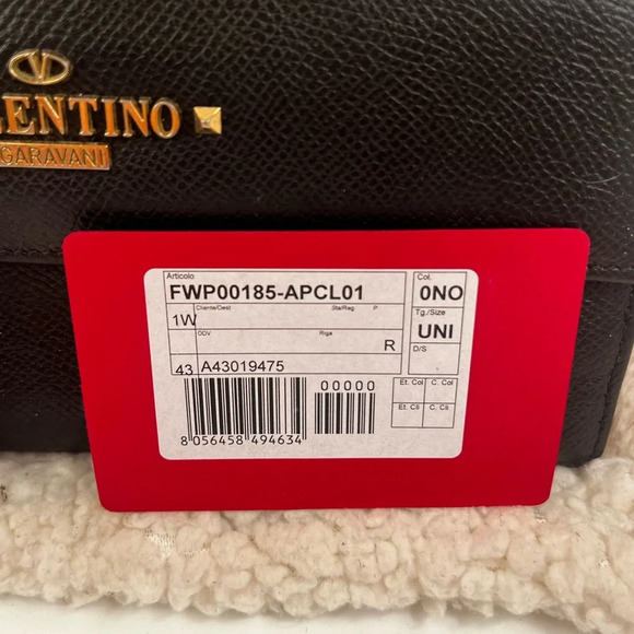 ❤️ Valentino Garavani EUC Black & Gold Long leather Wallet with COA & cards - Picture 2 of 16